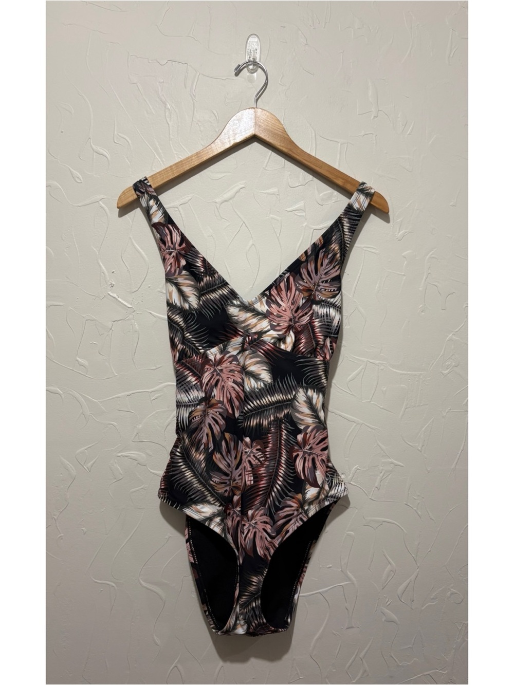 Hurley pink palm print pattern criss-cross one piece swimsuit (XL)